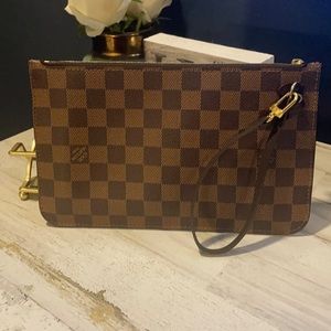 louis vuitton wristlet